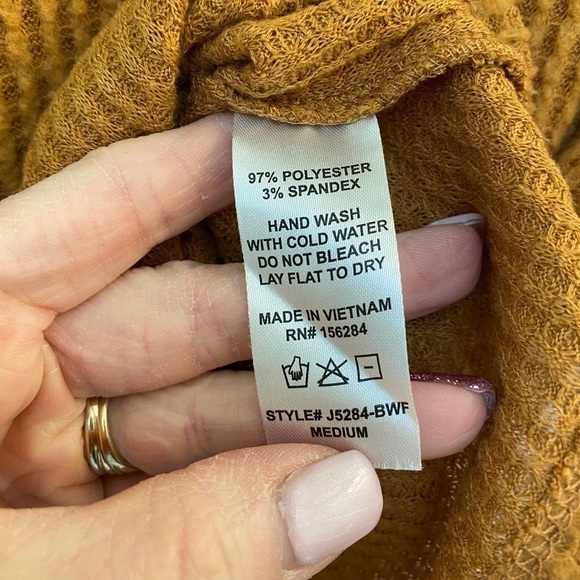 Caution to the Wind Cropped Waffle Weave Shirt Size M - Picture 4 of 5